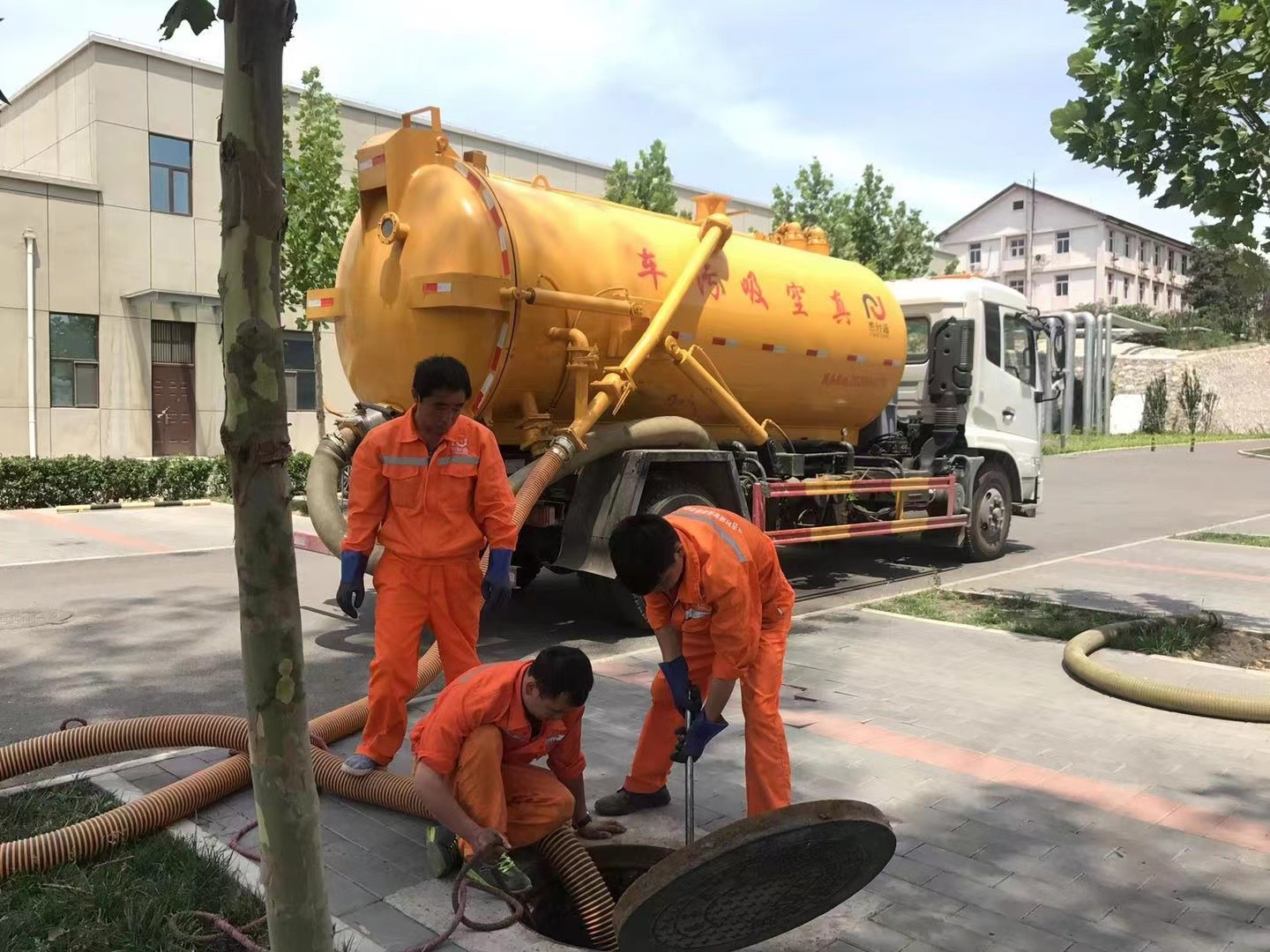 海城化粪池清理与5-8吨吸粪车施工效率分析